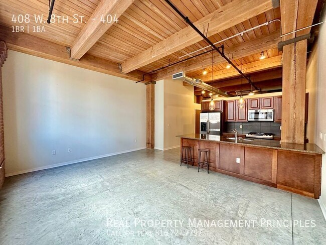 Foto del edificio - 1 Month's Free Rent! Gorgeous, Unfurnished...