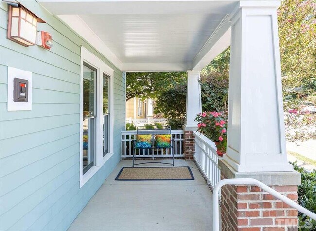 Building Photo - 613 W Cabarrus St