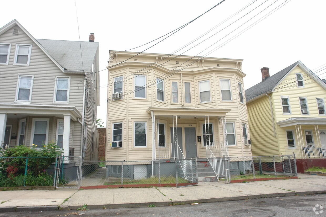Primary Photo - 217-219 Broad St