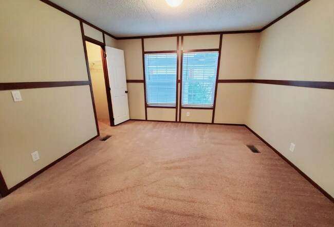 Building Photo - 332 Fox Chase Blvd