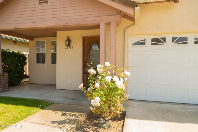Building Photo - 12434 Reyes St