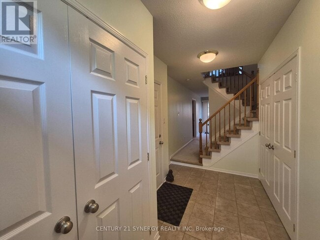 Building Photo - 14 Kingsbridge Private