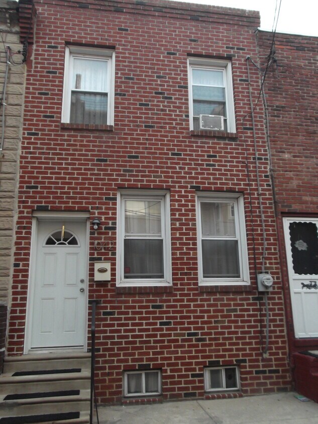 1042 S Dorrance St, Philadelphia, PA 19146 House Rental in