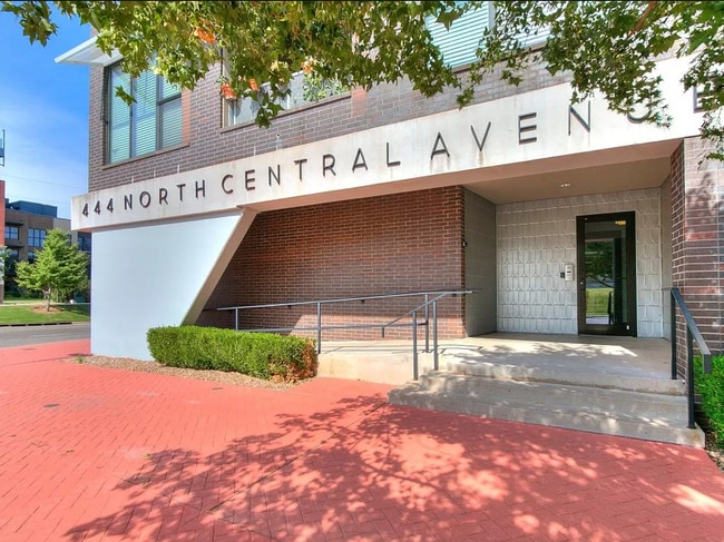 Building Photo - Spacious Condo -  Modern Living in Deep De...