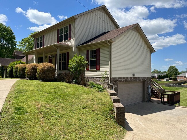Building Photo - COMING SOON!!!!! Large beautiful home