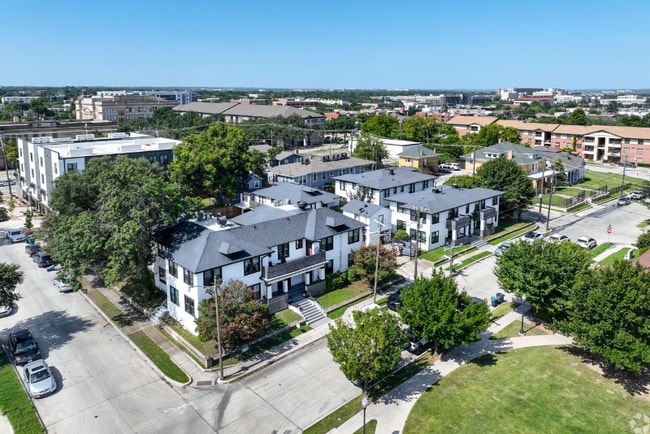 Building Photo - 301-311 W Leuda St