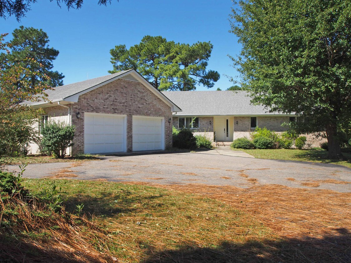 Foto principal - 165 Lake Forest Dr SW