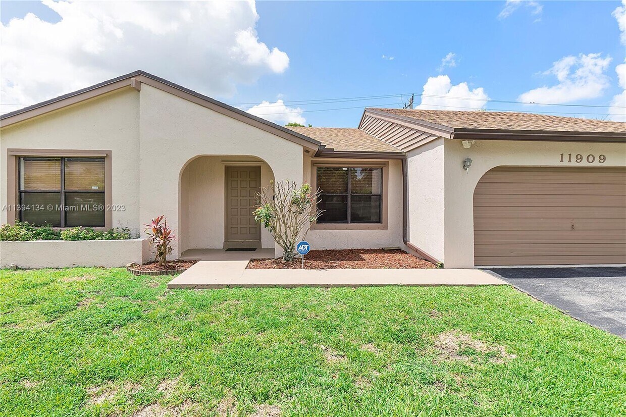 11909 SW 48th Ct, Cooper City, FL 33330 House for Rent in Cooper City