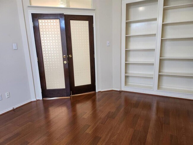 Building Photo - 3606 Chesapeake Ct