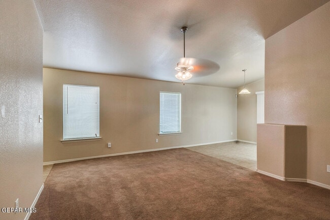 Foto del edificio - 7048 Copper Town Dr