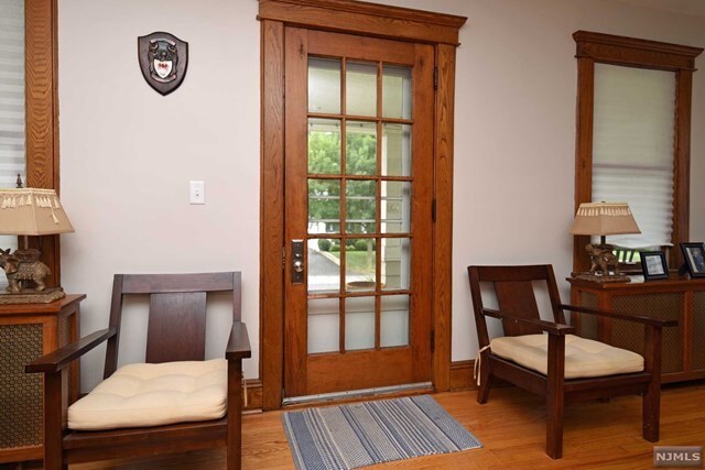 Building Photo - 230 Lakeview Dr