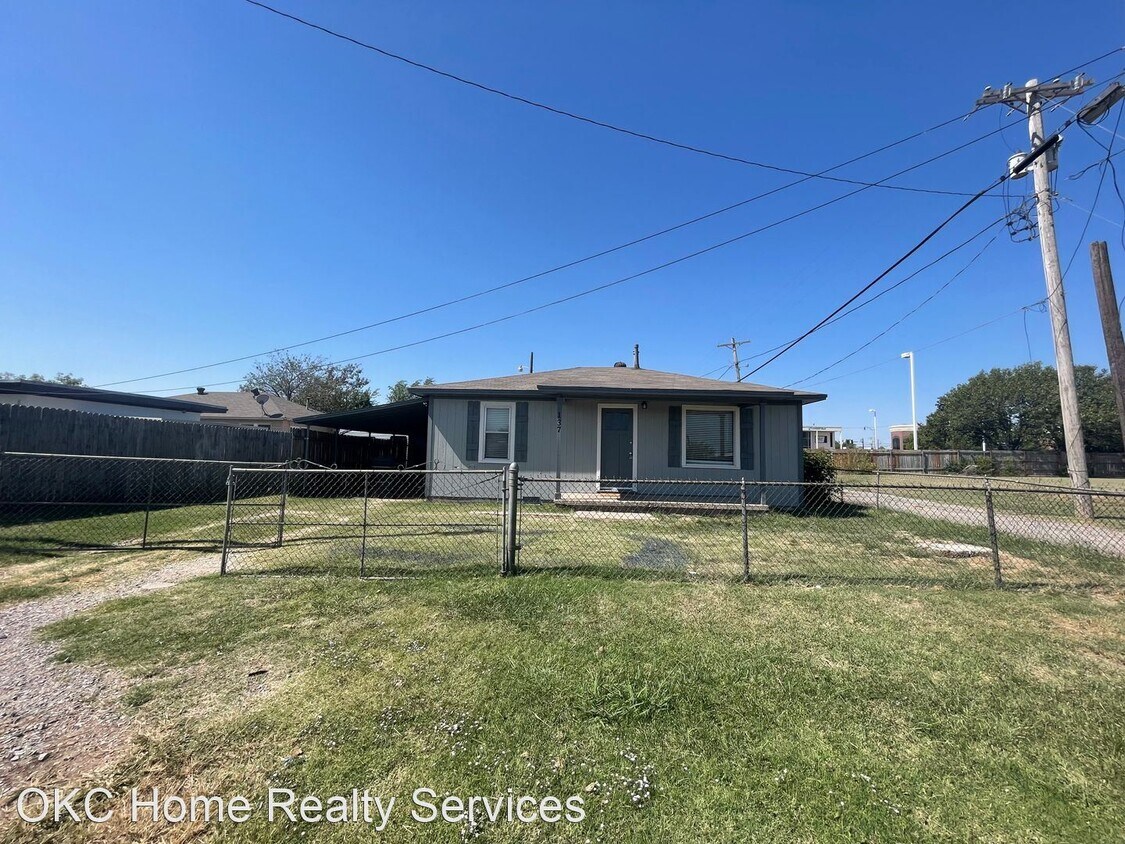 2 br, 1 bath House 137 Southeast 1st Street House Rental in Moore