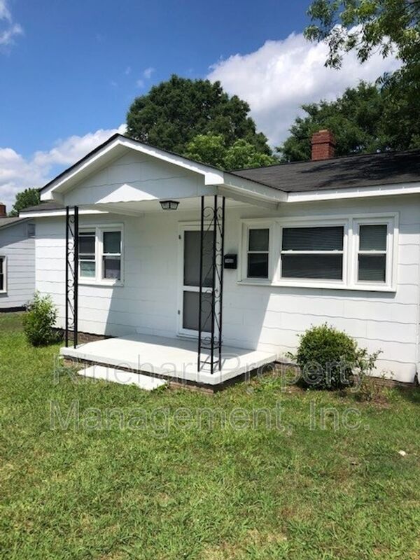Foto principal - 1406 Edgewood Dr