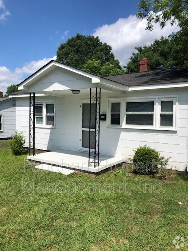 Building Photo - 1406 Edgewood Dr