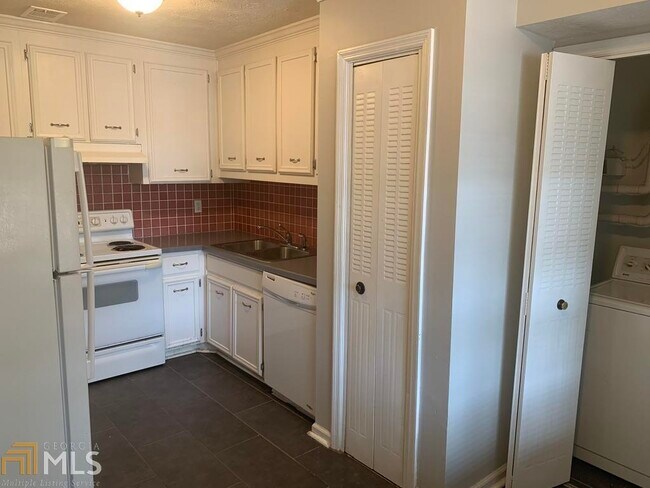 Building Photo - 345 Winding River Dr