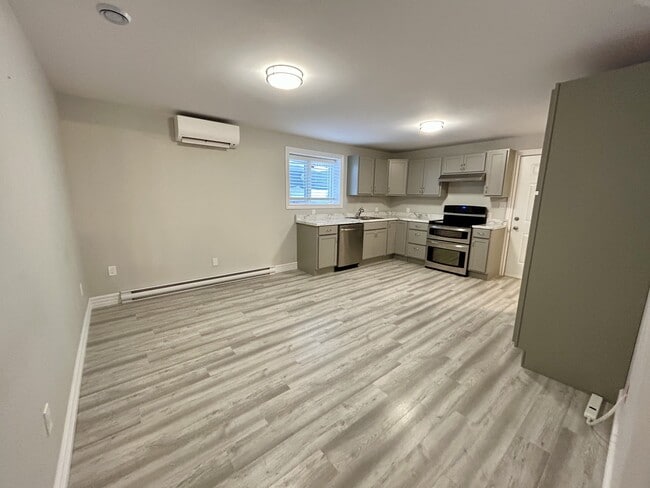 Building Photo - 20 Maureen Cres