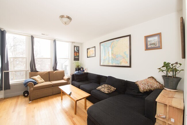Foto del edificio - 1646 N Fairfield Ave