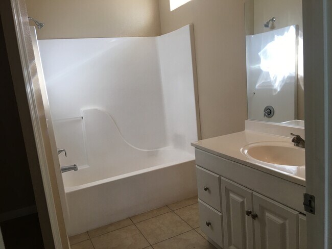 Building Photo - Huge 4 Bedroom / 2 Bath Single Family Home...