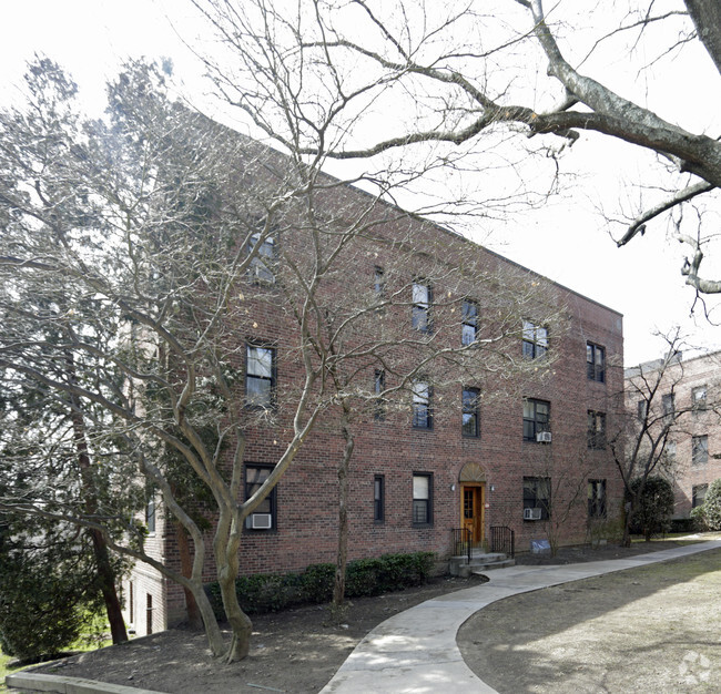 Building Photo - 11-19 Bronxville Rd