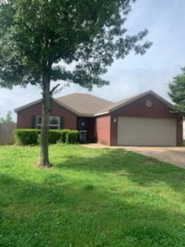 Primary Photo - Lovely 4-Bedroom, 2-Bathroom Single Family...