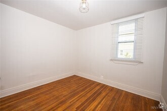 Building Photo - 933 Tifft St