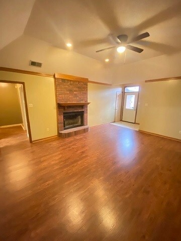 Foto del edificio - 6416 Baird Ln