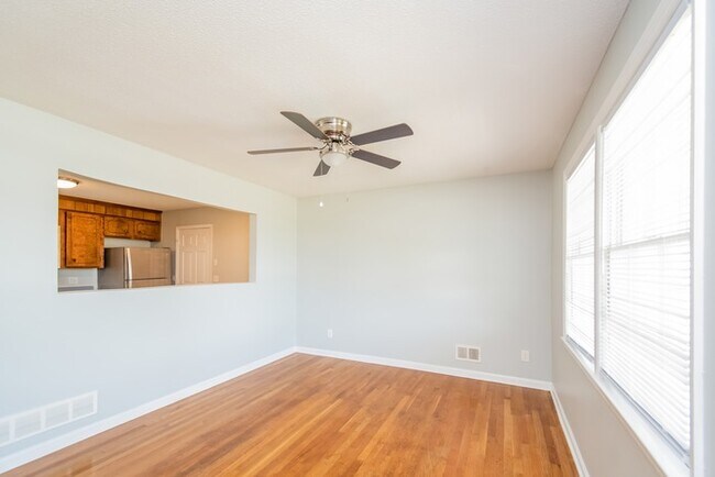Building Photo - 1124 Starview Drive