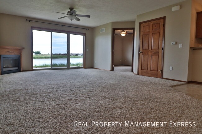 Building Photo - Fantastic 2 Bedroom 2 Bathroom Condo on th...