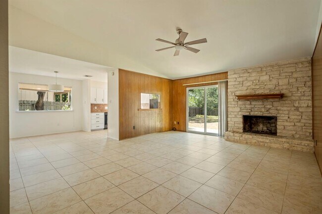 Foto del edificio - 9404 Shady Oaks Dr