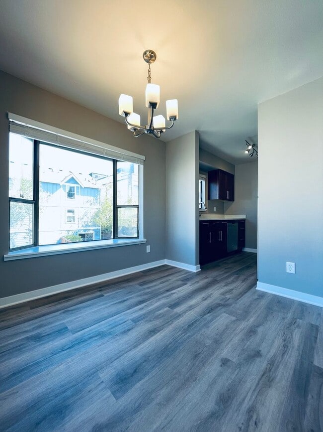 Building Photo - Alki 12 Apartments