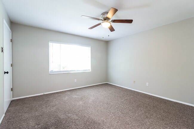 Foto del edificio - 1042 Alpug Ave