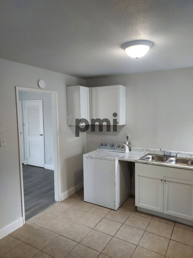 Foto del edificio - 801 Cantrell Heights St
