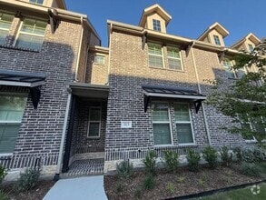 Building Photo - 313 Blackthorne Dr