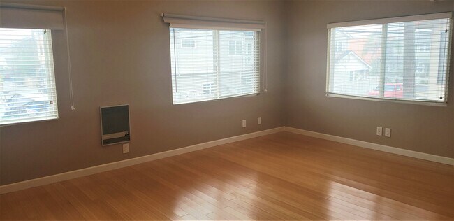 Building Photo - 1360 Landing Ave