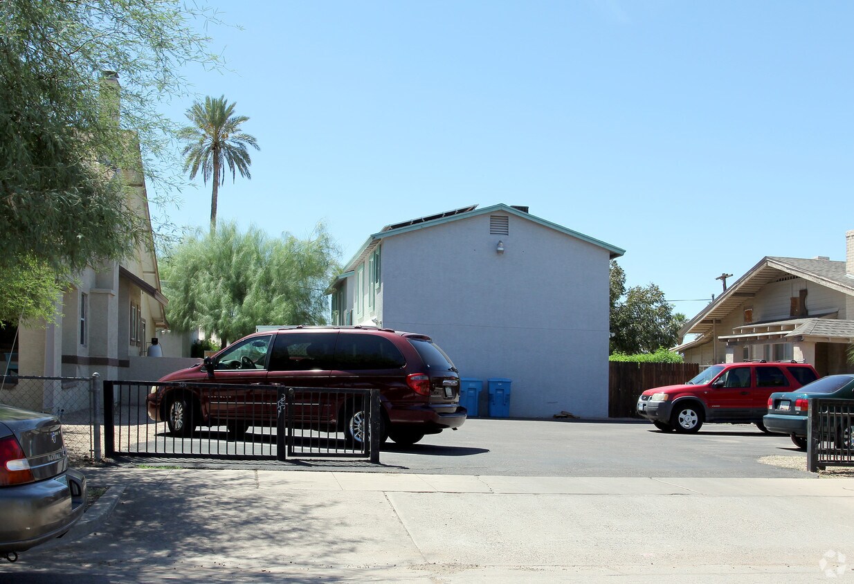 Primary Photo - 1415 E Garfield St