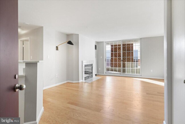 Building Photo - 1230 23rd St NW