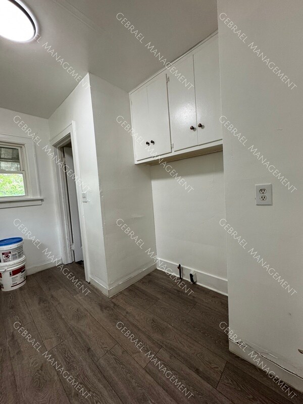 Building Photo - 2013 Begole St