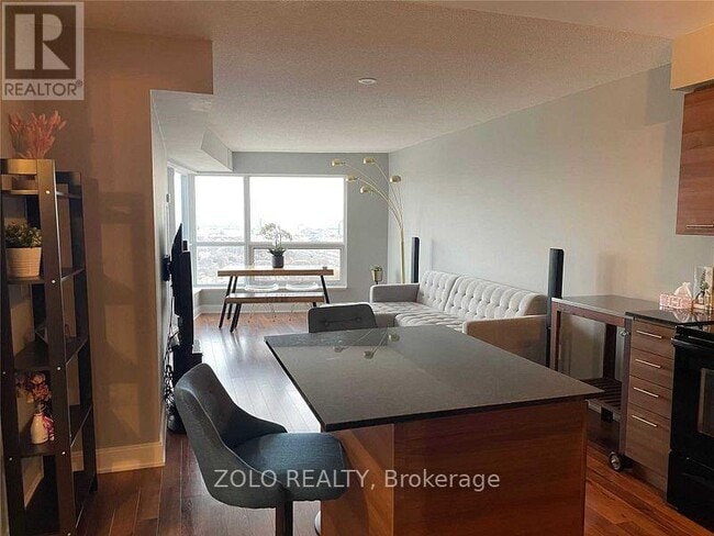 Building Photo - 135 Village Green Square