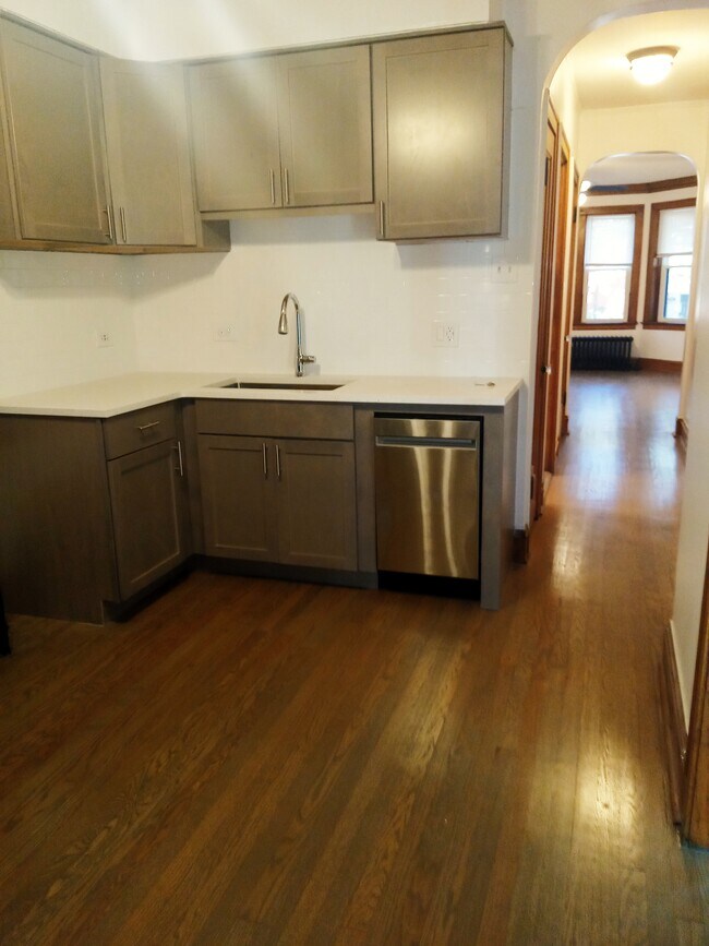 Building Photo - 2135 N Leavitt St