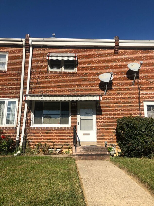Primary Photo - Welcome to 807 E 28th St!
