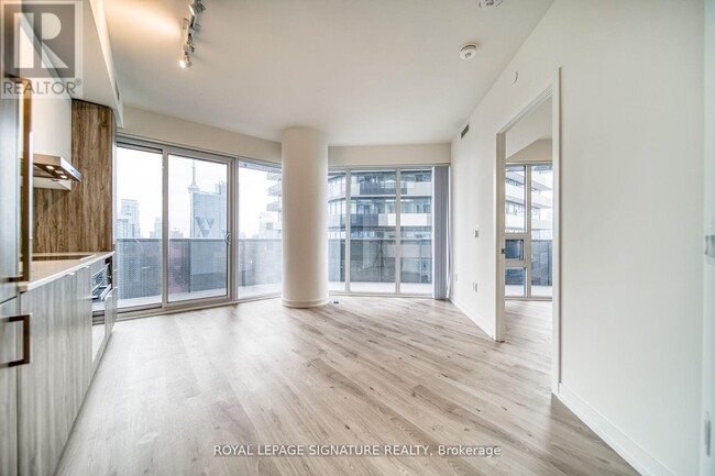 Building Photo - 138-5138 Downes St