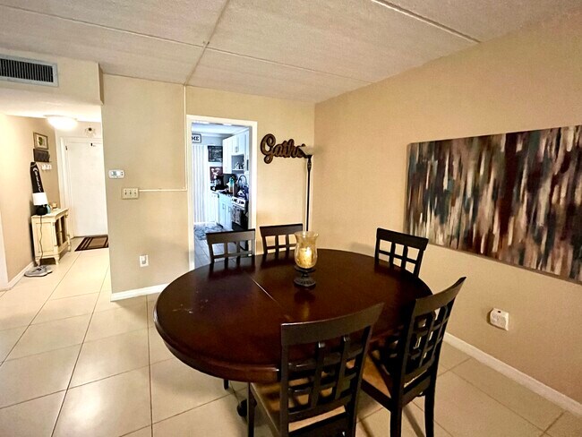 Dining Area - 4435 1st St NE