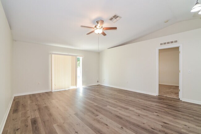 Foto del edificio - 4870 Preserve Blvd