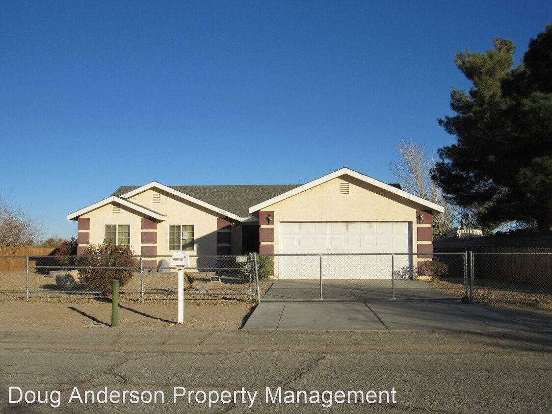 Primary Photo - 40658 St E