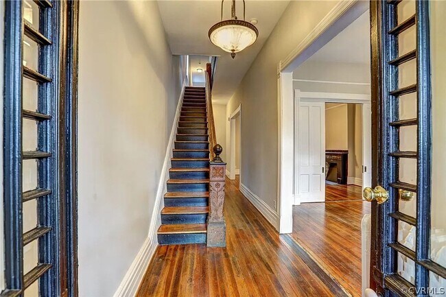 Building Photo - Beautiful 4 Bedroom & 3 Bathroom Home / Av...