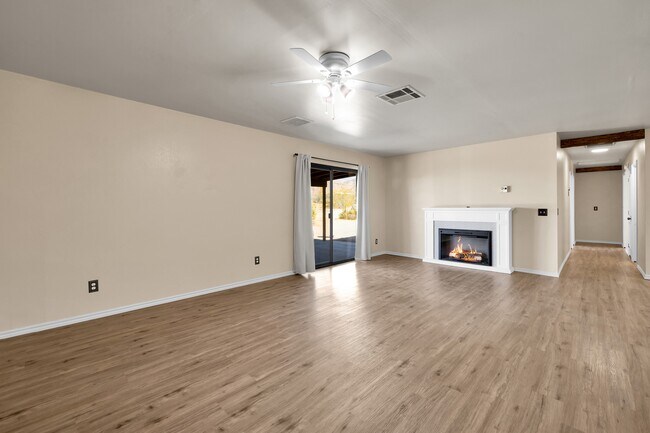 Foto del edificio - 7121 Quail Spring Ave