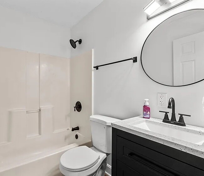 Full Bath - 5106 Laughlin Ave