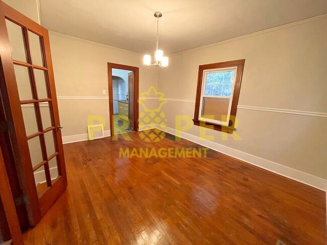 Foto del edificio - 3 bedrooms 1 bathrooms house for rent