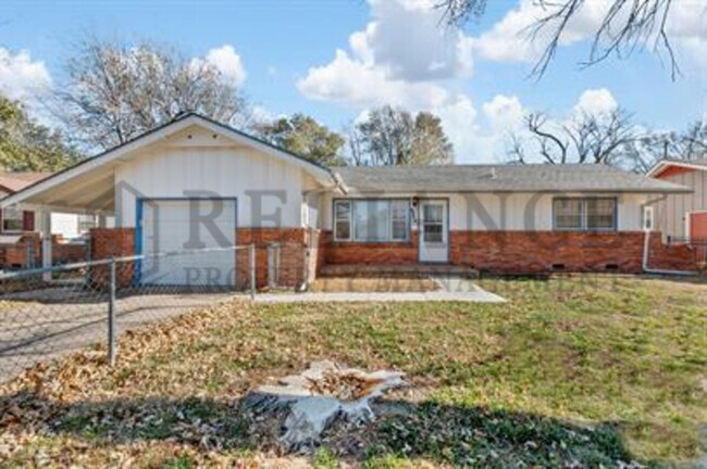 Foto del edificio - 6444 N Randall Dr