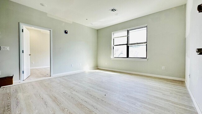 Building Photo - 125 16th Ave